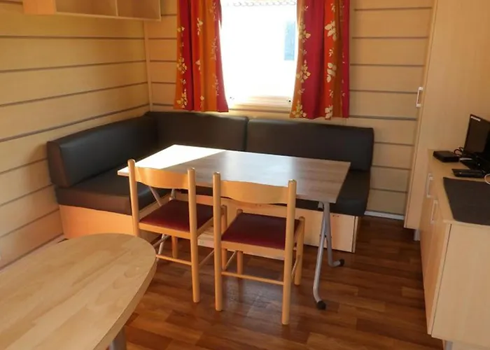 Mobil Pour 6 Personnes Avec Terrasse - Api-1-52-390