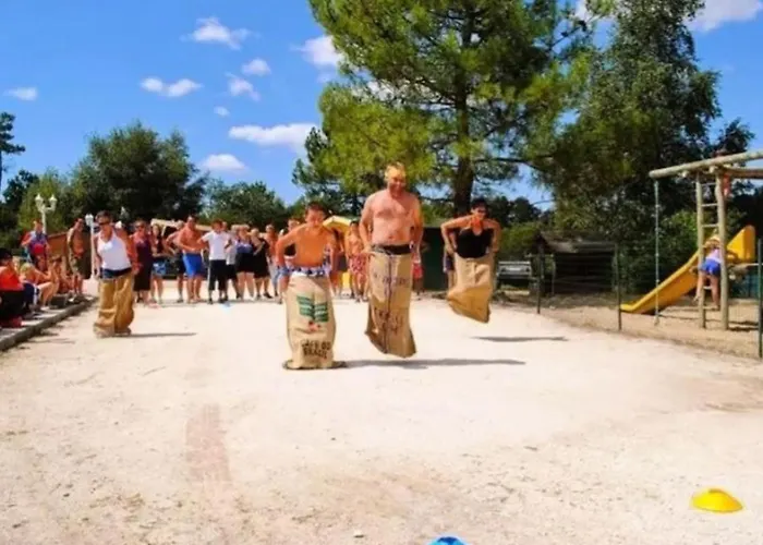 Mobil Pour 6 Personnes Avec Terrasse - Api-1-52-390 * Saint-Sornin (Charente-Maritime)