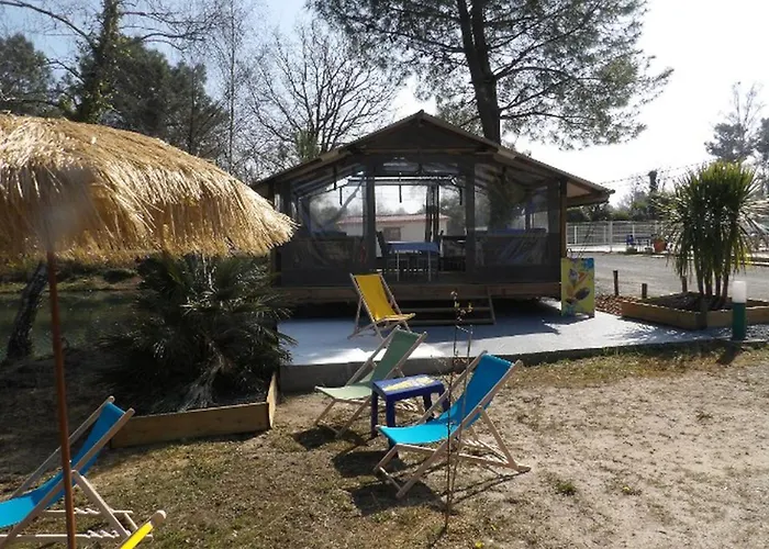 Camping Mobil Pour 6 Personnes Avec Terrasse - Api-1-52-390