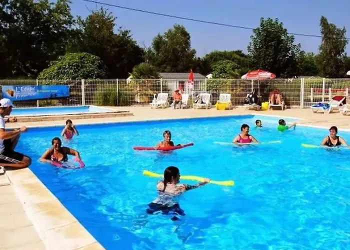 Camping Mobil Pour 6 Personnes Avec Terrasse - Api-1-52-390 *