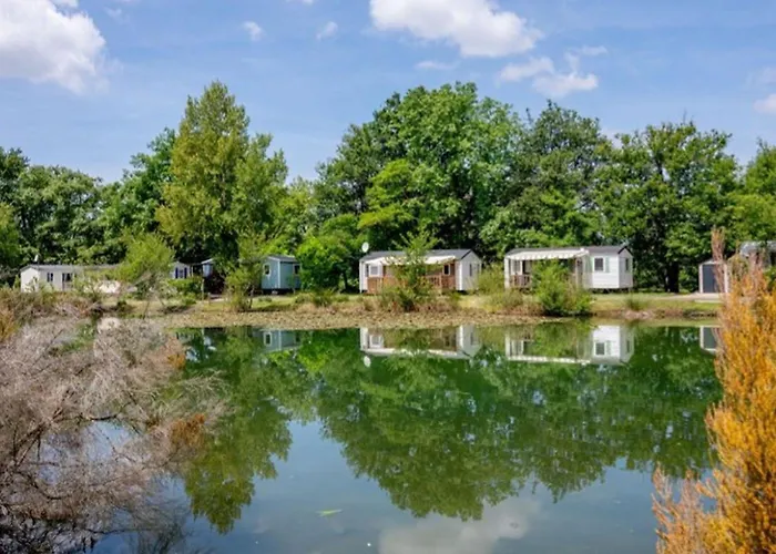 Mobil Pour 6 Personnes Avec Terrasse - Api-1-52-390 * Saint-Sornin (Charente-Maritime)