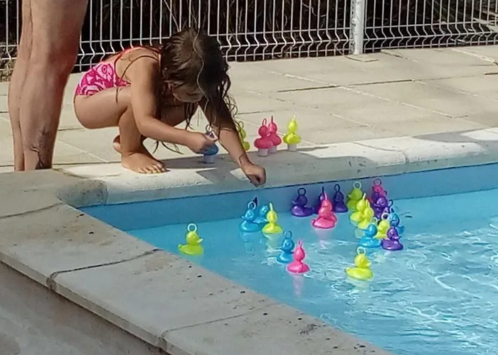 Camping Mobil Pour 6 Personnes Avec Terrasse - Api-1-52-390 *